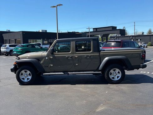 Used 2020 Jeep Gladiator Sport w/ Quick Order Package 24S AWD/4WD image 2