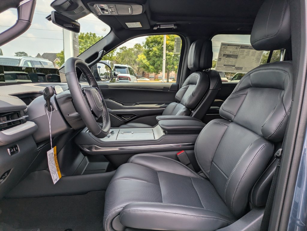 New 2027 Lincoln Navigator Reserve w/ Jet Appearance Package RWD image 20