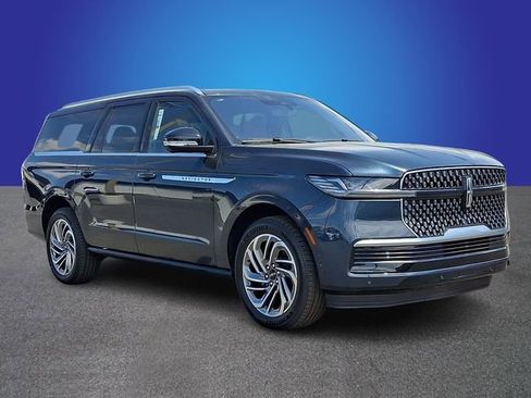 Certified 2025 Lincoln Navigator L Reserve AWD/4WD image 3