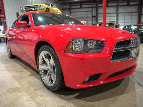 Used 2014 Dodge Charger SXT image 12