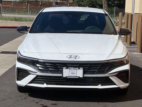 New 2025 Hyundai Elantra SEL image 3