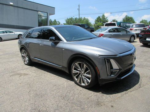 Used 2023 Cadillac Lyriq 2WD image 3