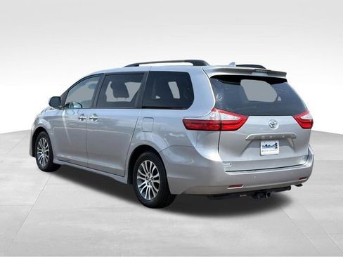 Used 2018 Toyota Sienna XLE w/ XLE Navigation Package FWD image 6
