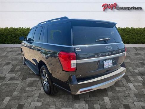 Used 2024 Ford Expedition XLT RWD image 2