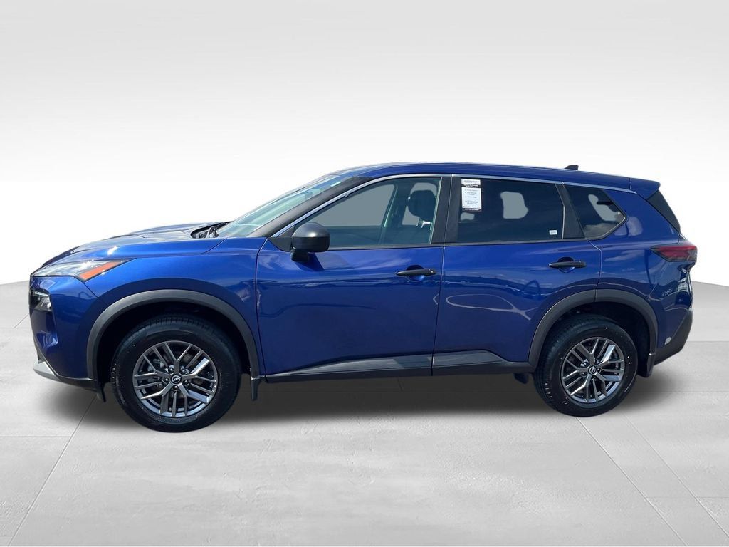 Used 2023 Nissan Rogue S AWD/4WD image 2