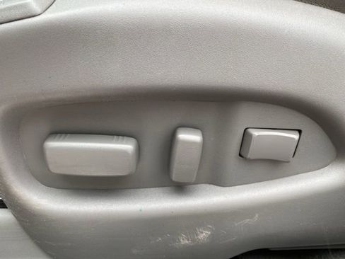 Used 2012 Cadillac SRX Luxury image 16