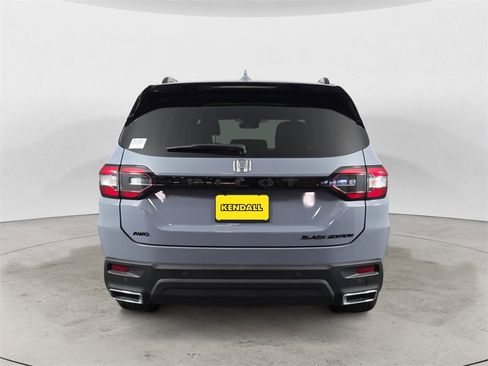 Certified 2025 Honda Pilot Black Edition image 4