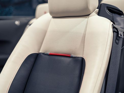 Used 2018 Rolls-Royce Dawn RWD image 34