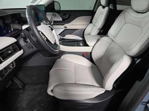New 2026 Lincoln Aviator Reserve AWD/4WD image 13