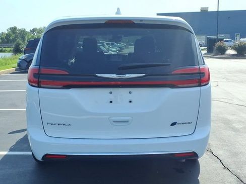 Used 2022 Chrysler Pacifica Touring-L FWD image 31