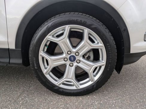 Used 2019 Ford Escape Titanium image 10