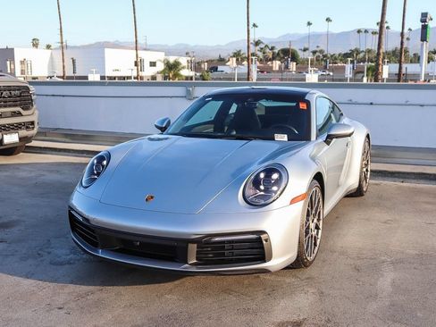 Used 2022 Porsche 911 Carrera RWD image 3