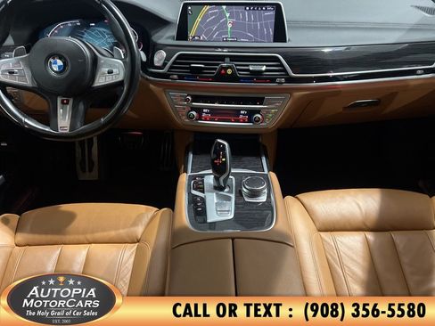 Used 2022 BMW 740i w/ M Sport Package RWD image 29
