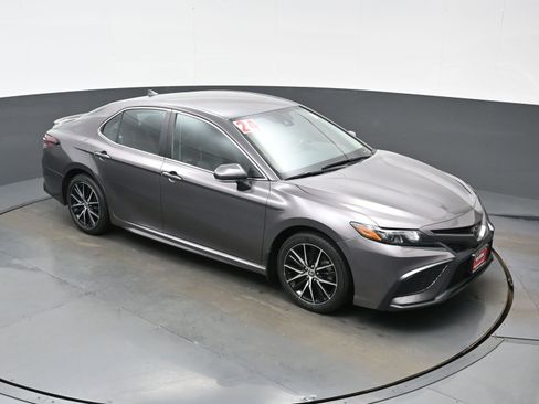 Used 2024 Toyota Camry SE image 32