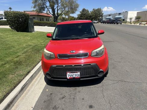 Used 2015 Kia Soul + w/ Audio Package FWD image 3