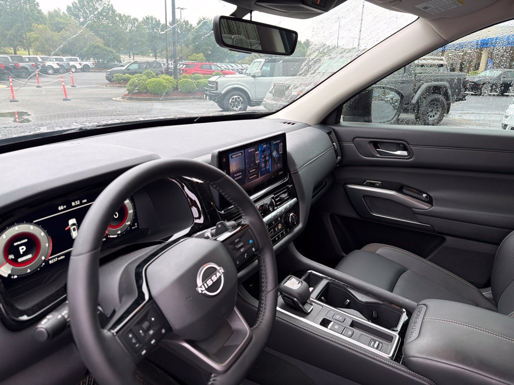 Used 2026 Nissan Pathfinder SL FWD image 6