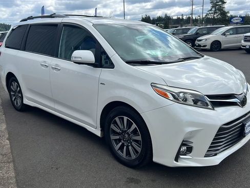 Used 2020 Toyota Sienna Limited Premium AWD/4WD image 3