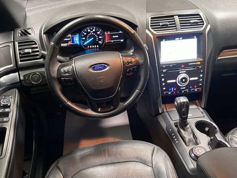 Used 2018 Ford Explorer Limited AWD/4WD image 3