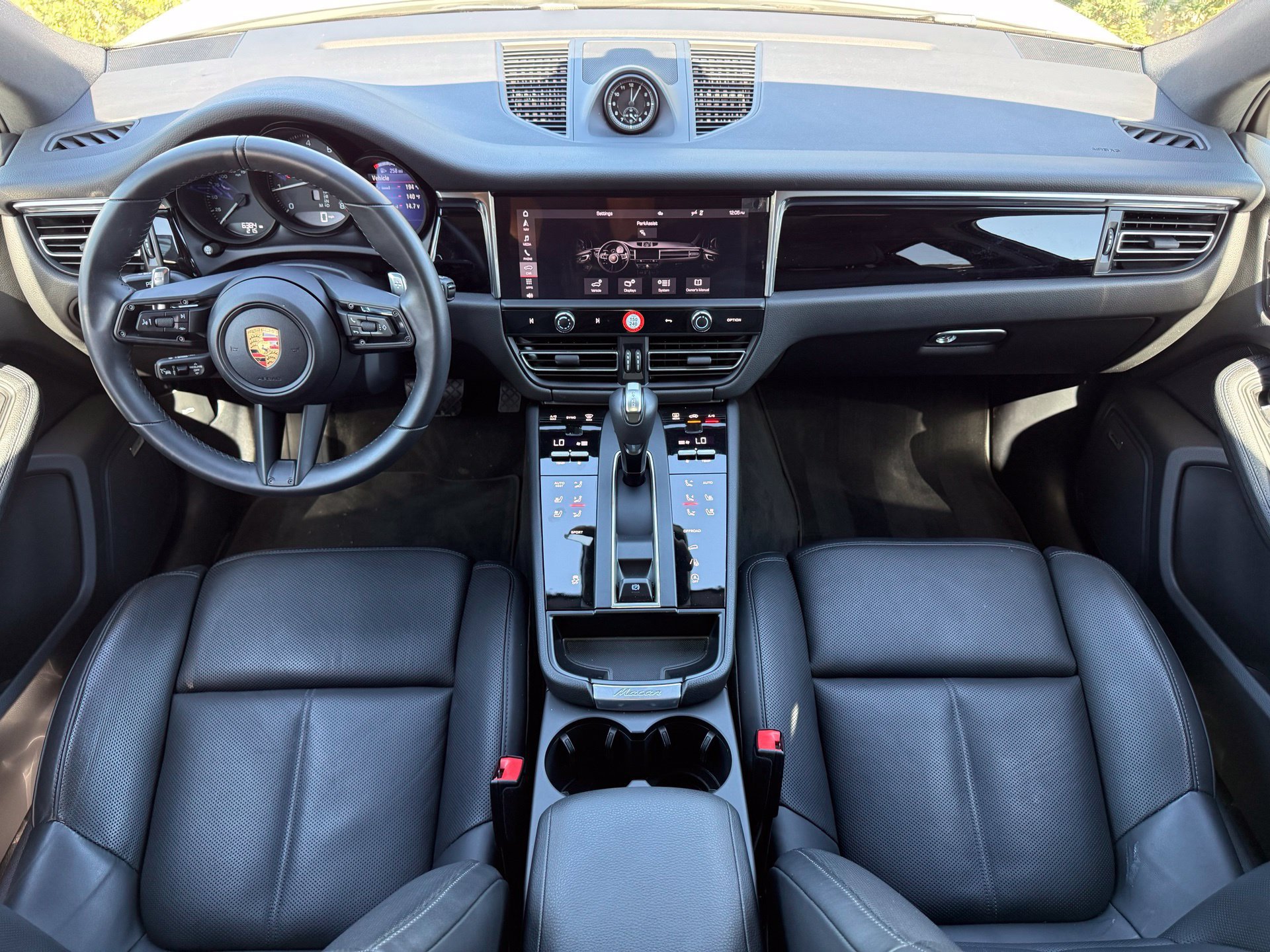 Used 2026 Porsche Macan AWD/4WD image 14