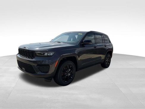 New 2025 Jeep Grand Cherokee Altitude RWD image 21