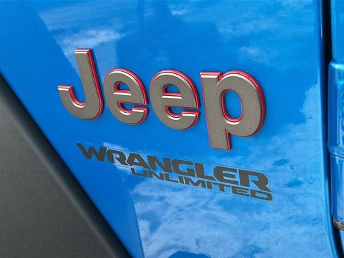 Certified 2022 Jeep Wrangler Unlimited Rubicon w/ Xtreme Recon 35" Tire Package image 31