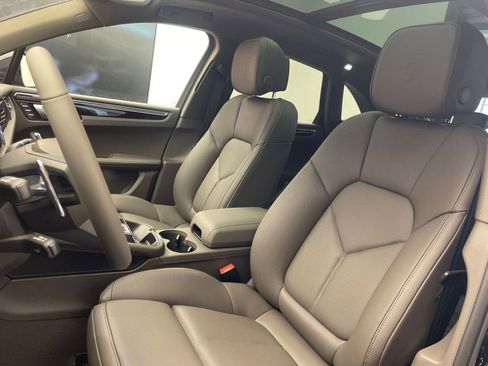New 2026 Porsche Macan AWD/4WD image 5