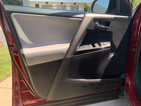 Used 2018 Toyota RAV4 Limited w/ Advanced Technology Package image 14