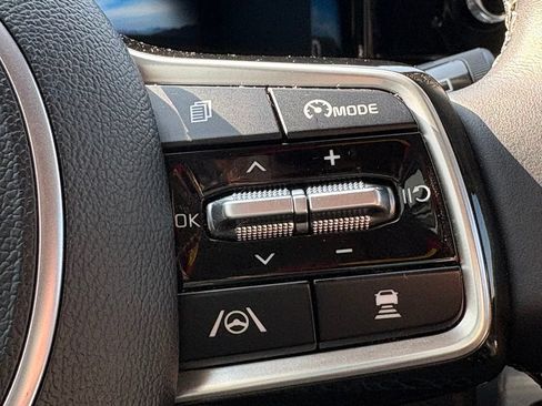 Used 2023 Kia Sorento SX AWD/4WD image 19