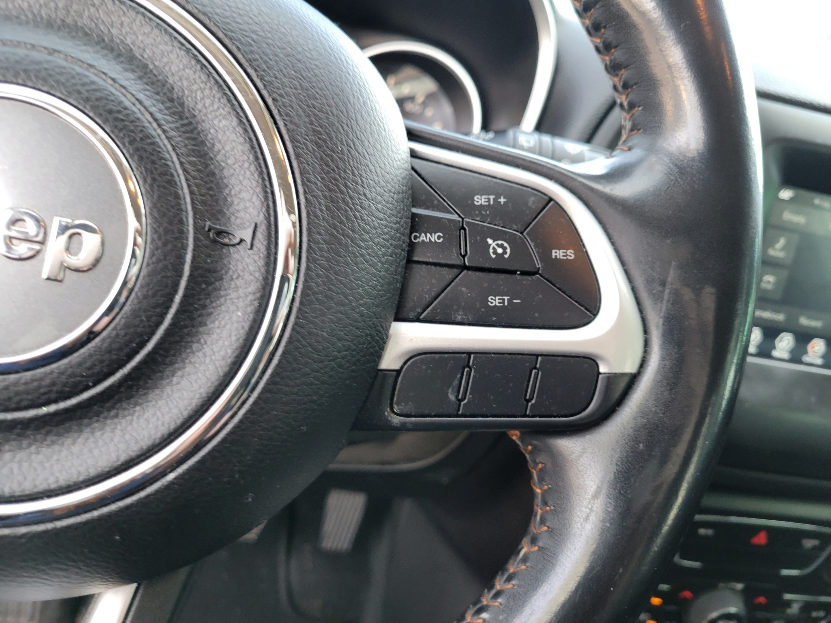 Used 2019 Jeep Compass Latitude FWD image 28
