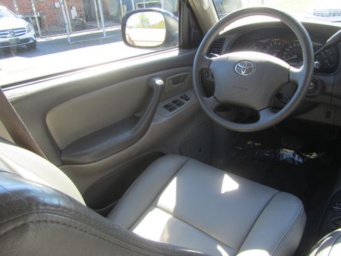 Used 2006 Toyota Sequoia SR5 image 13