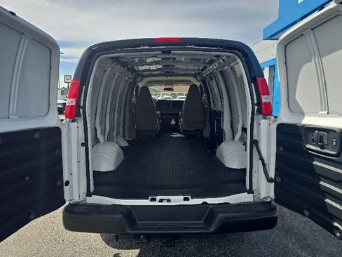 Used 2025 GMC Savana 3500 RWD image 22