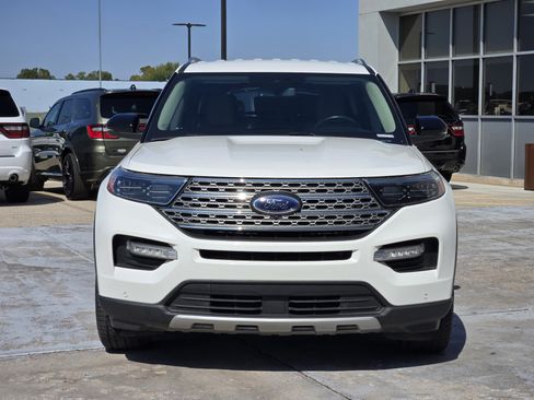 Used 2021 Ford Explorer Limited w/ Equipment Group 301A AWD/4WD image 3