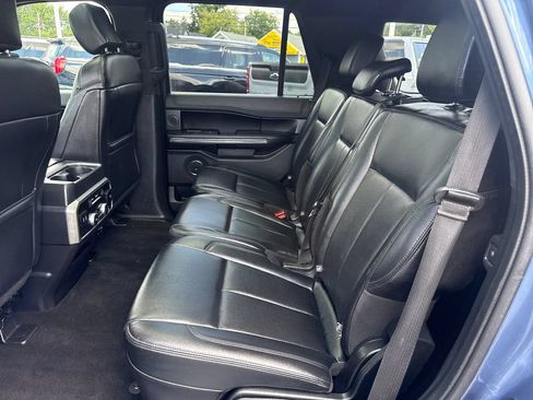 Used 2019 Ford Expedition XLT w/ Equipment Group 202A AWD/4WD image 23