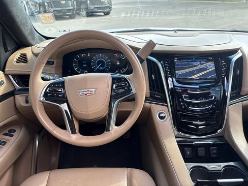 Used 2019 Cadillac Escalade Platinum AWD/4WD image 12
