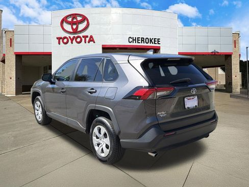 Used 2024 Toyota RAV4 LE image 7