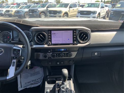 Used 2021 Toyota Tacoma SR5 AWD/4WD image 26