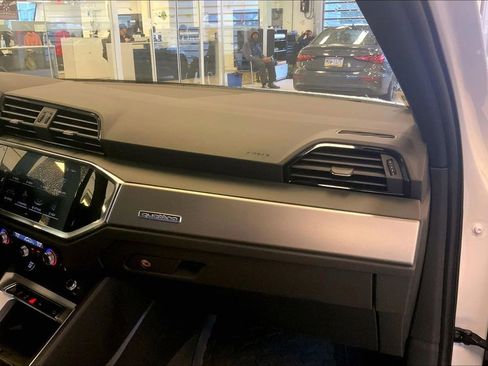 Certified 2024 Audi Q3 2.0T Premium image 19