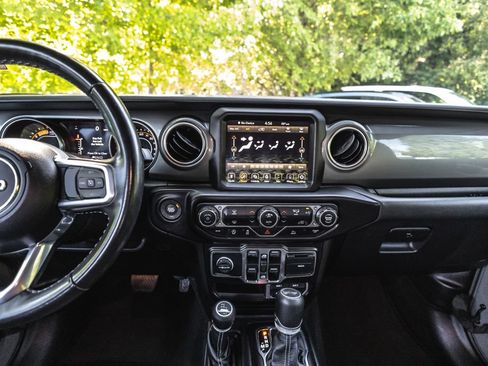 Used 2021 Jeep Wrangler Unlimited Sahara AWD/4WD image 23