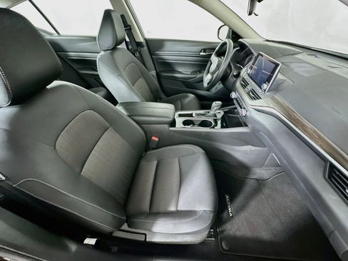 Used 2024 Nissan Altima 2.5 SV FWD image 28