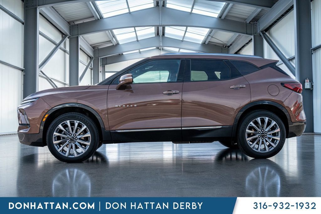 Used 2024 Chevrolet Blazer Premier AWD/4WD image 2