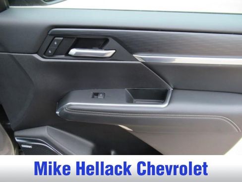 Used 2025 GMC Acadia Elevation FWD image 12