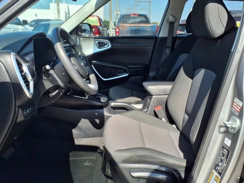 Used 2023 Kia Soul LX w/ Option Group 015 FWD image 17