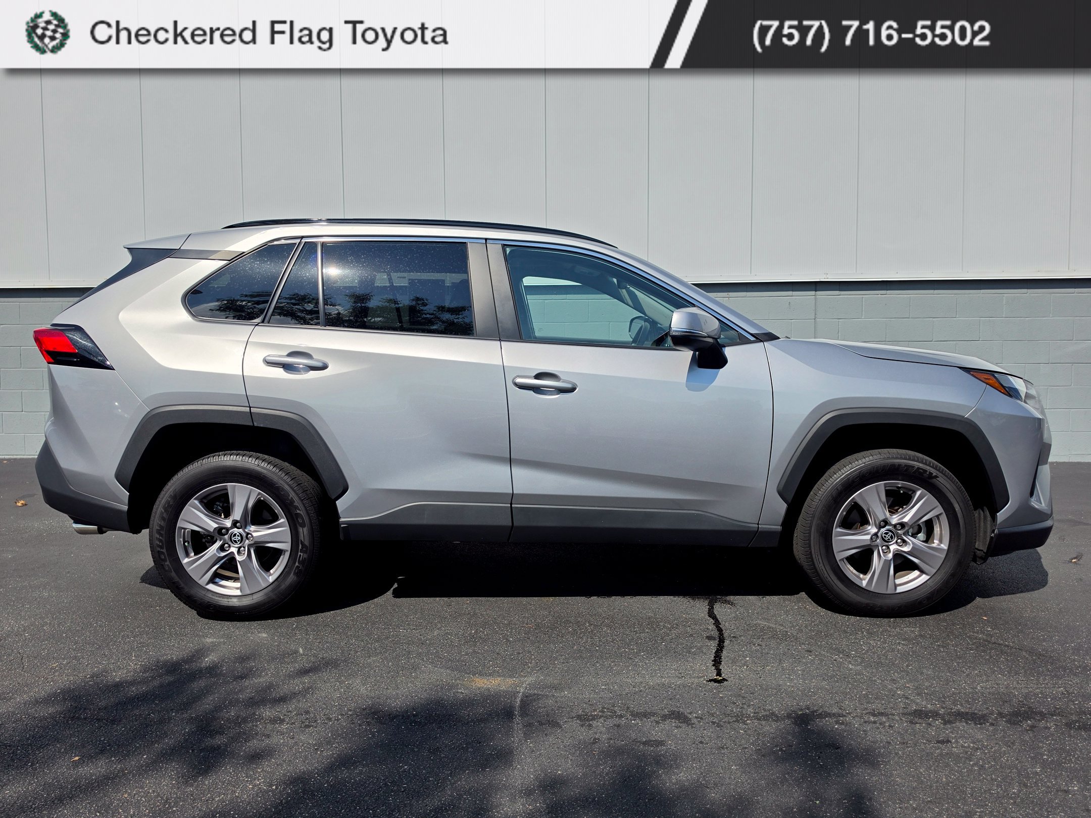 Used 2025 Toyota RAV4 XLE FWD image 6