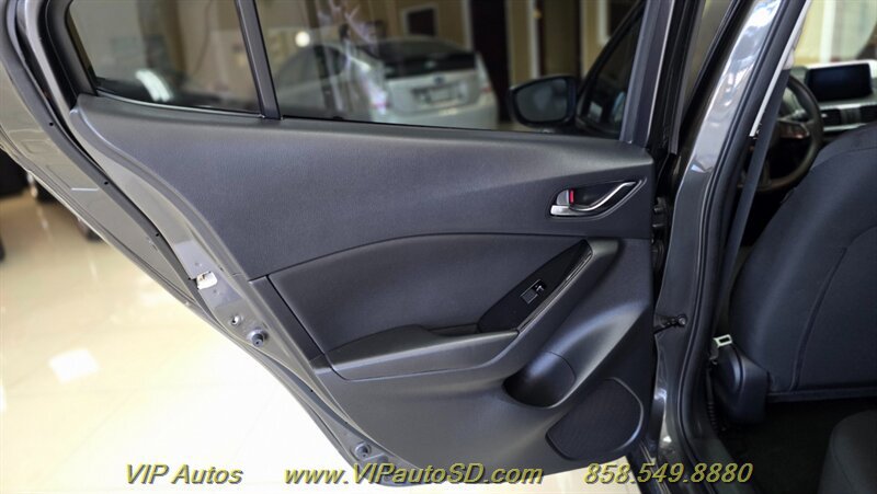 Used 2018 MAZDA MAZDA3 Sport FWD image 13
