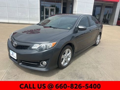 Used 2013 Toyota Camry SE w/ Convenience Pkg FWD image 2