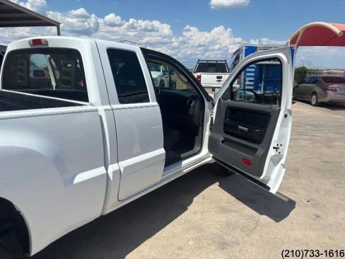 Used 2006 Mitsubishi Raider LS image 22