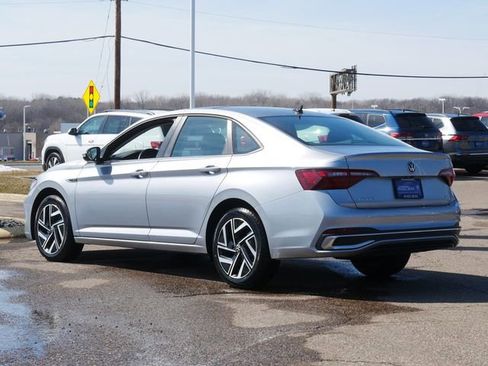 Certified 2022 Volkswagen Jetta SEL image 5