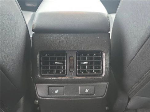 Used 2017 Subaru Outback 2.5i Limited image 16