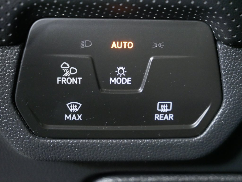 Used 2024 Volkswagen Atlas SE w/ Panoramic Sunroof Package AWD/4WD image 24