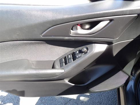 Used 2015 MAZDA MAZDA3 i SV image 11